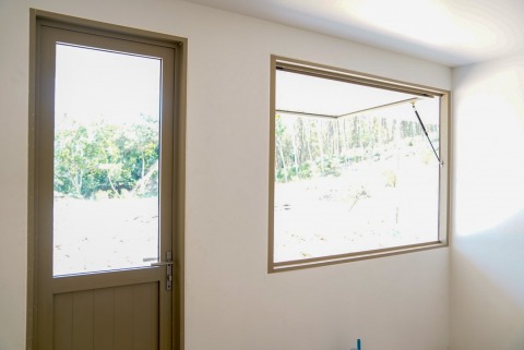 กระจกอะลูมิเนียมธารา กระจกอะลูมิเนียมธารา